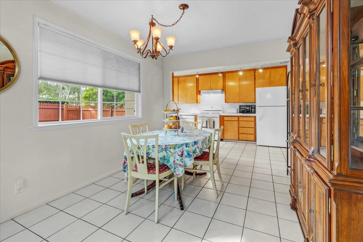 Detail Gallery Image 11 of 42 For 1291 Pacific St, Monterey,  CA 93940 - 3 Beds | 2 Baths