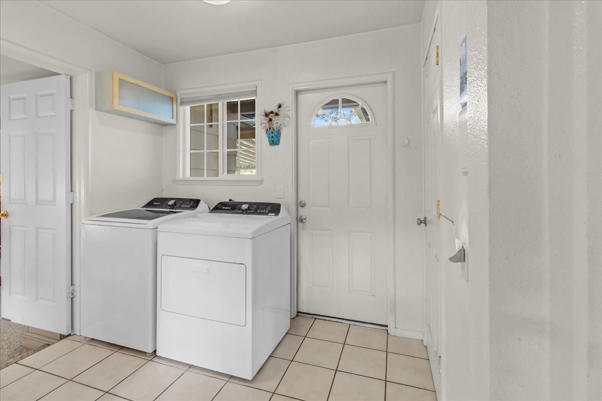 Detail Gallery Image 13 of 42 For 1291 Pacific St, Monterey,  CA 93940 - 3 Beds | 2 Baths