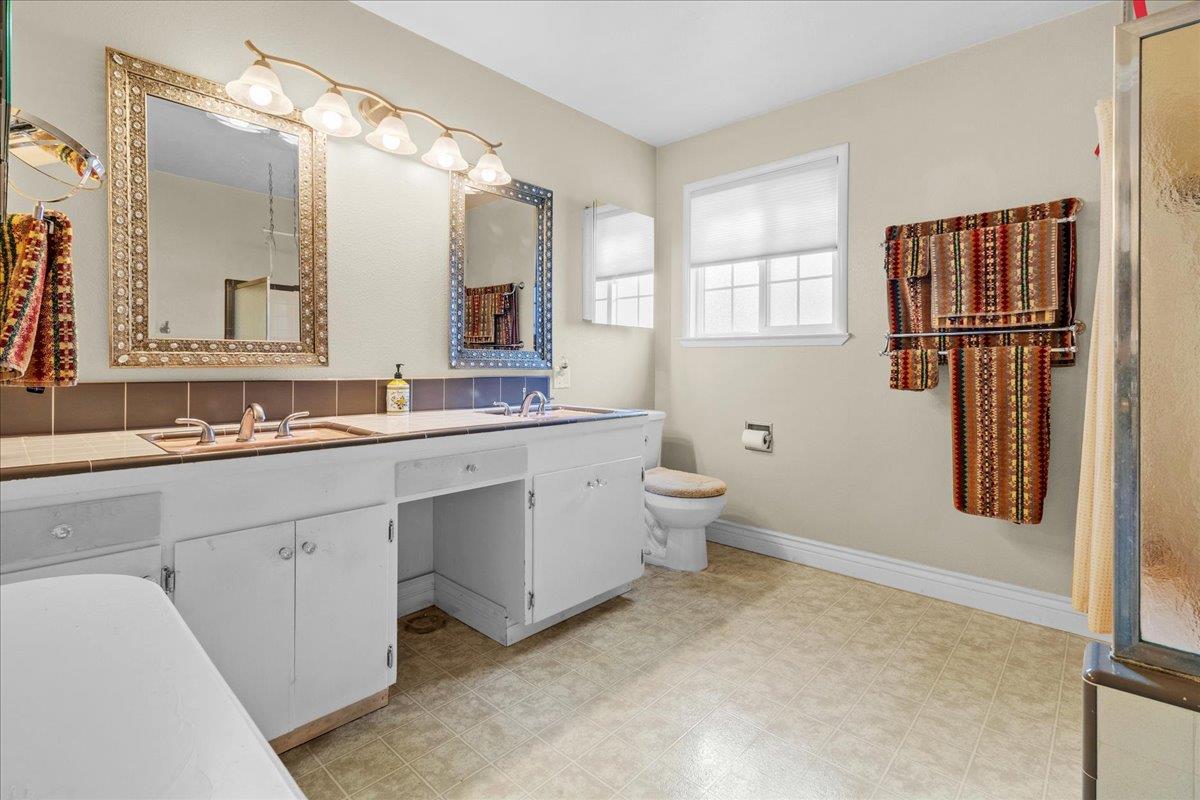Detail Gallery Image 18 of 42 For 1291 Pacific St, Monterey,  CA 93940 - 3 Beds | 2 Baths