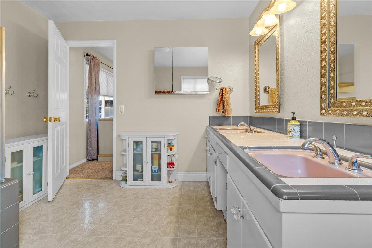 Detail Gallery Image 19 of 42 For 1291 Pacific St, Monterey,  CA 93940 - 3 Beds | 2 Baths