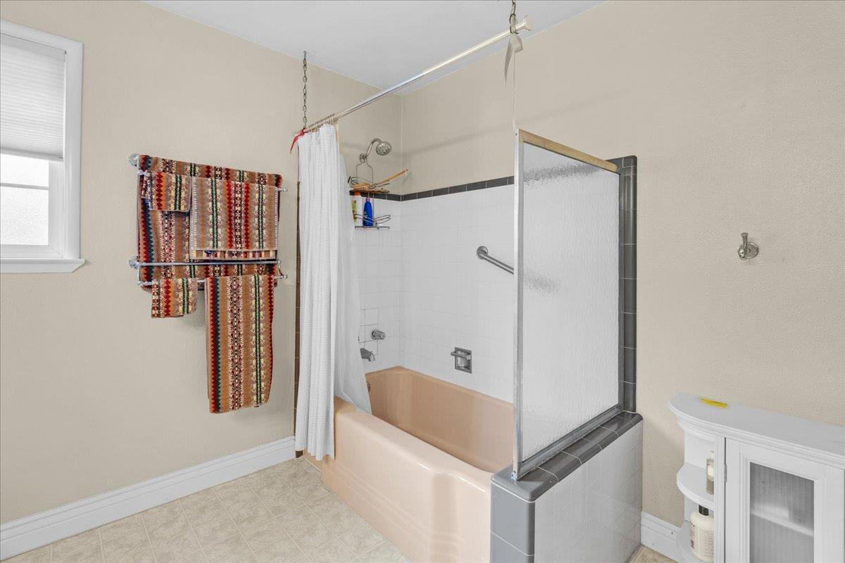 Detail Gallery Image 20 of 42 For 1291 Pacific St, Monterey,  CA 93940 - 3 Beds | 2 Baths