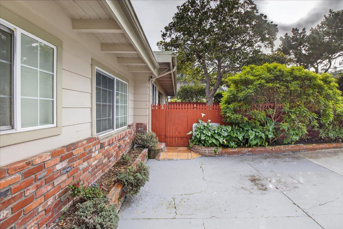 Detail Gallery Image 4 of 42 For 1291 Pacific St, Monterey,  CA 93940 - 3 Beds | 2 Baths