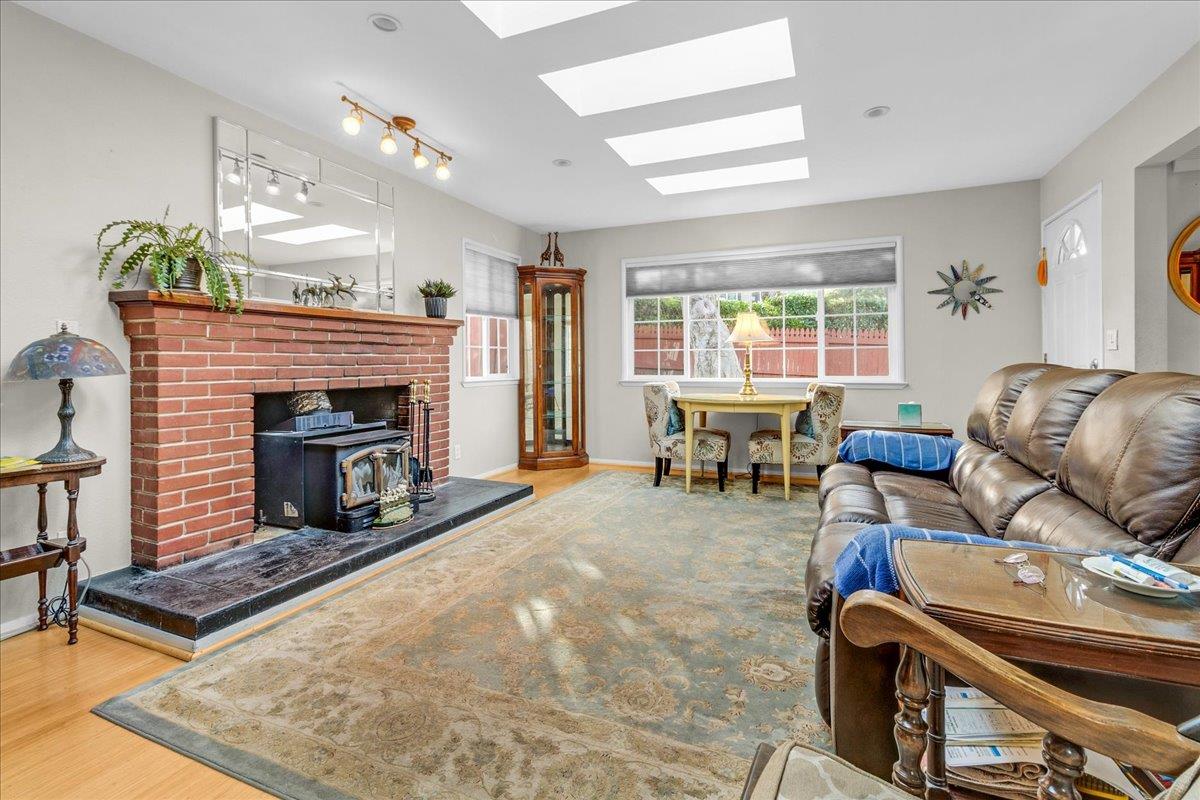 Detail Gallery Image 9 of 42 For 1291 Pacific St, Monterey,  CA 93940 - 3 Beds | 2 Baths