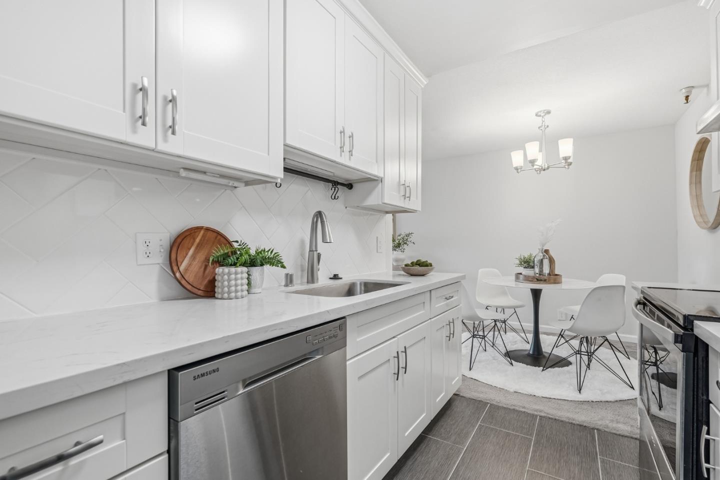 Detail Gallery Image 13 of 37 For 400 Ortega Ave #216,  Mountain View,  CA 94040 - 2 Beds | 2 Baths