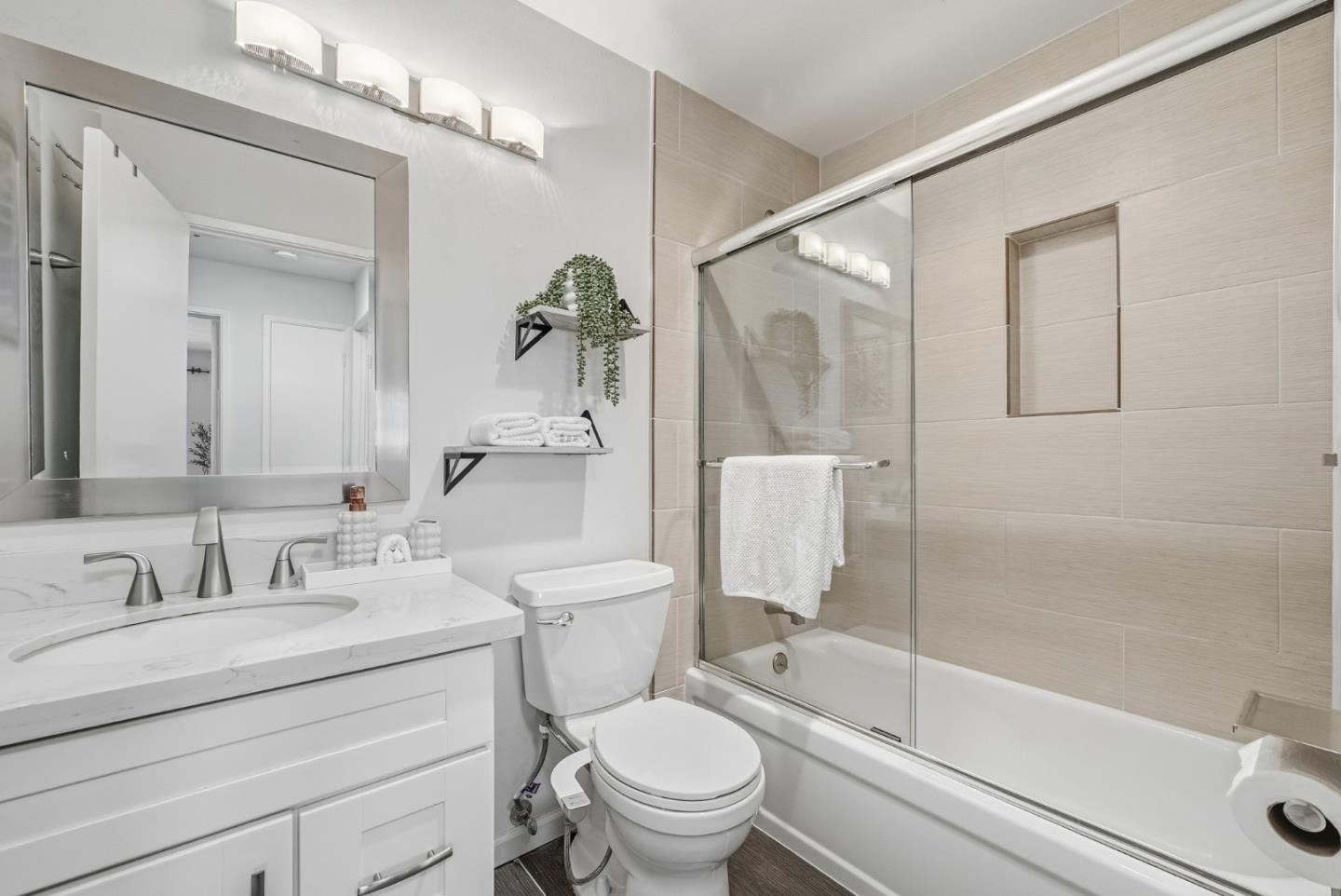 Detail Gallery Image 14 of 37 For 400 Ortega Ave #216,  Mountain View,  CA 94040 - 2 Beds | 2 Baths