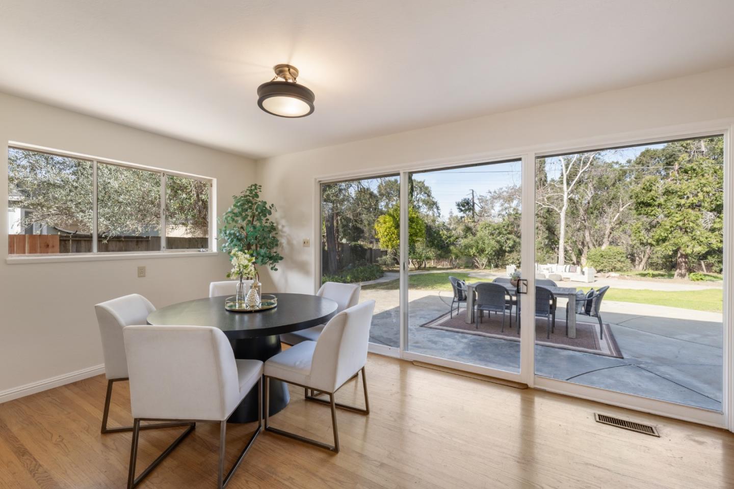 Detail Gallery Image 8 of 26 For 1461 Barton Dr, Sunnyvale,  CA 94087 - 4 Beds | 2 Baths