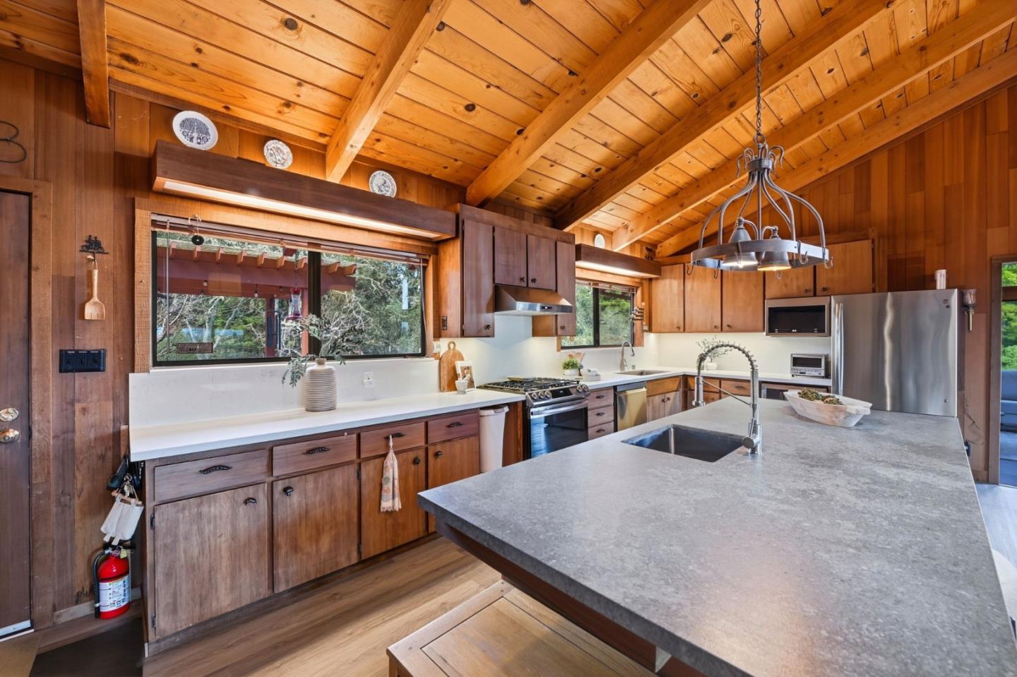 Detail Gallery Image 8 of 36 For 2 No Name Rd, Los Gatos,  CA 95033 - 3 Beds | 2 Baths