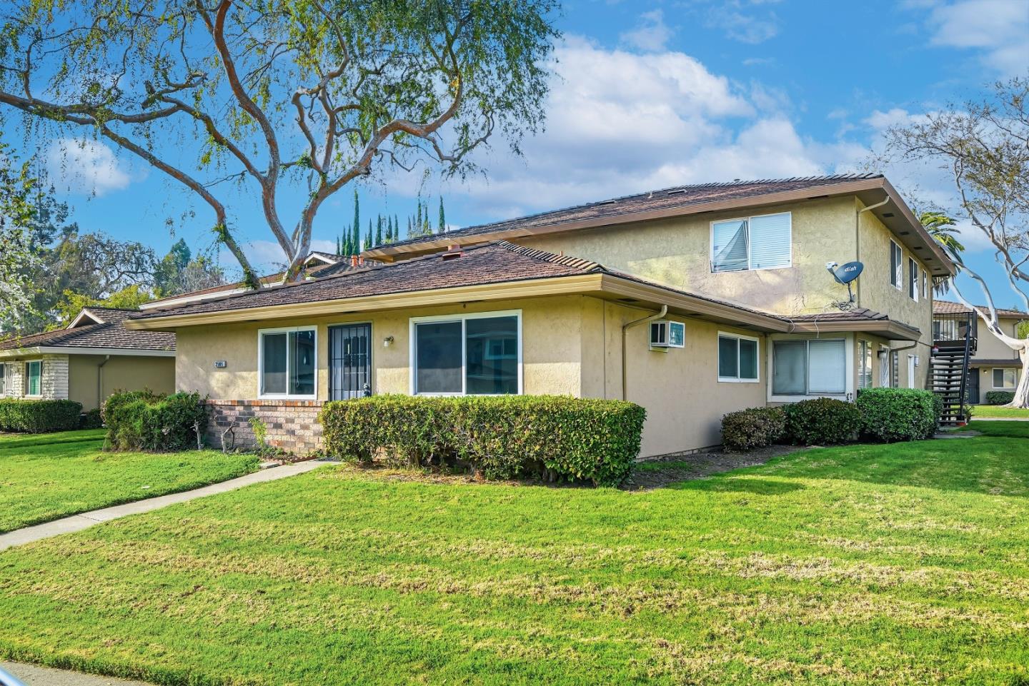 Detail Gallery Image 2 of 23 For 2505 Golzio Ct #1,  San Jose,  CA 95133 - 2 Beds | 1 Baths