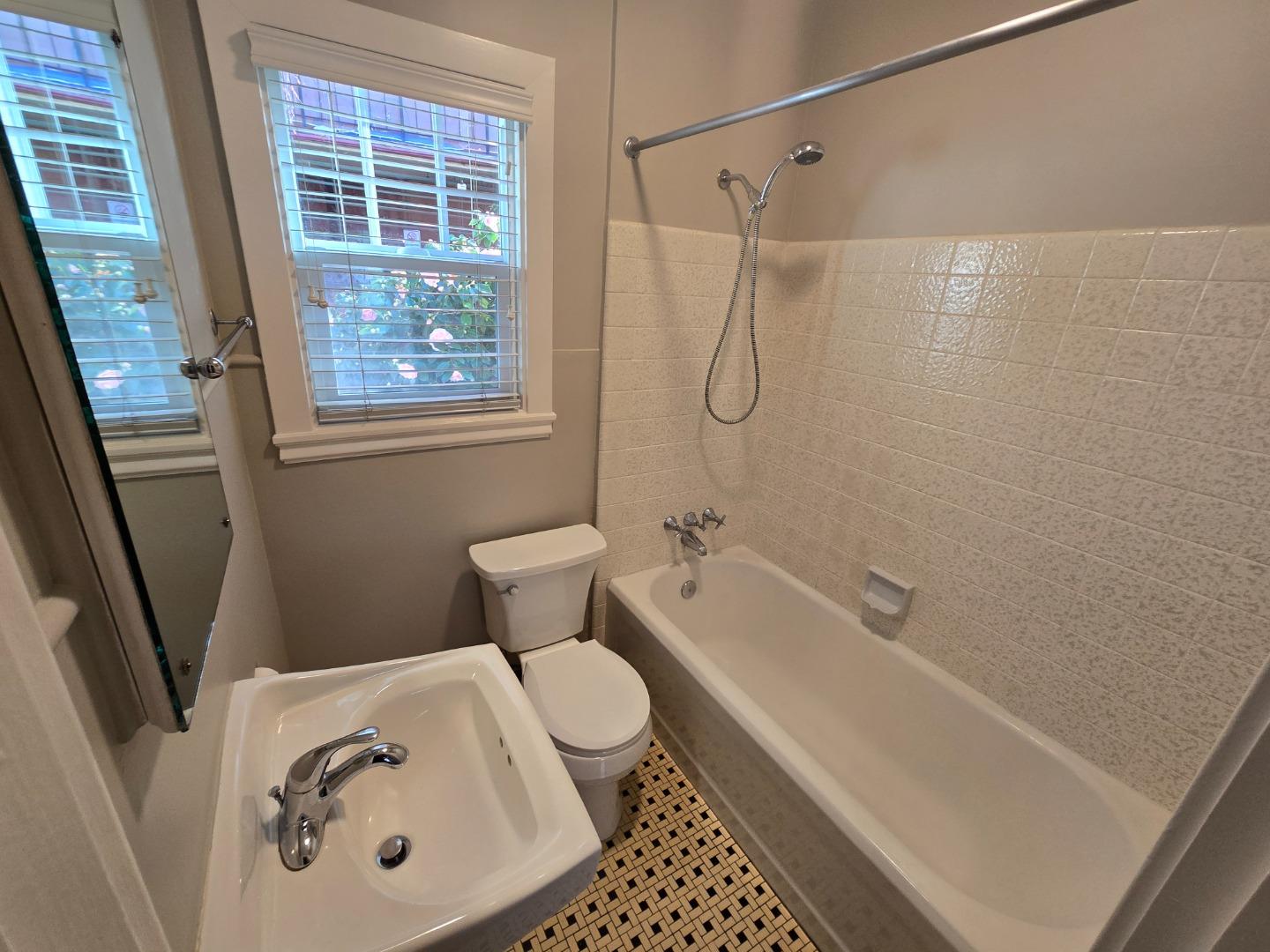Detail Gallery Image 13 of 20 For 1218 Bellevue Ave #4,  Burlingame,  CA 94010 - 1 Beds | 1 Baths