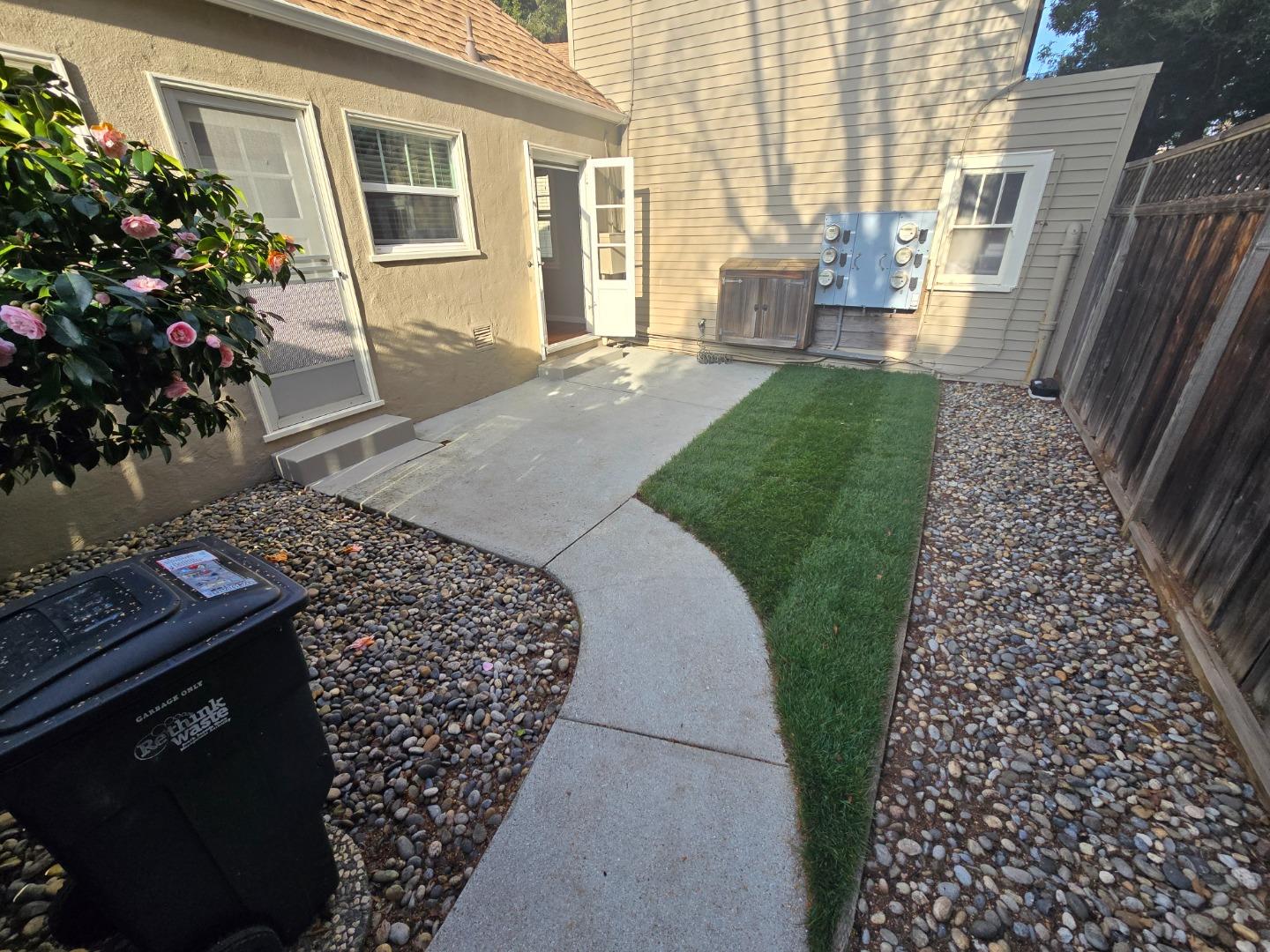 Detail Gallery Image 19 of 20 For 1218 Bellevue Ave #4,  Burlingame,  CA 94010 - 1 Beds | 1 Baths