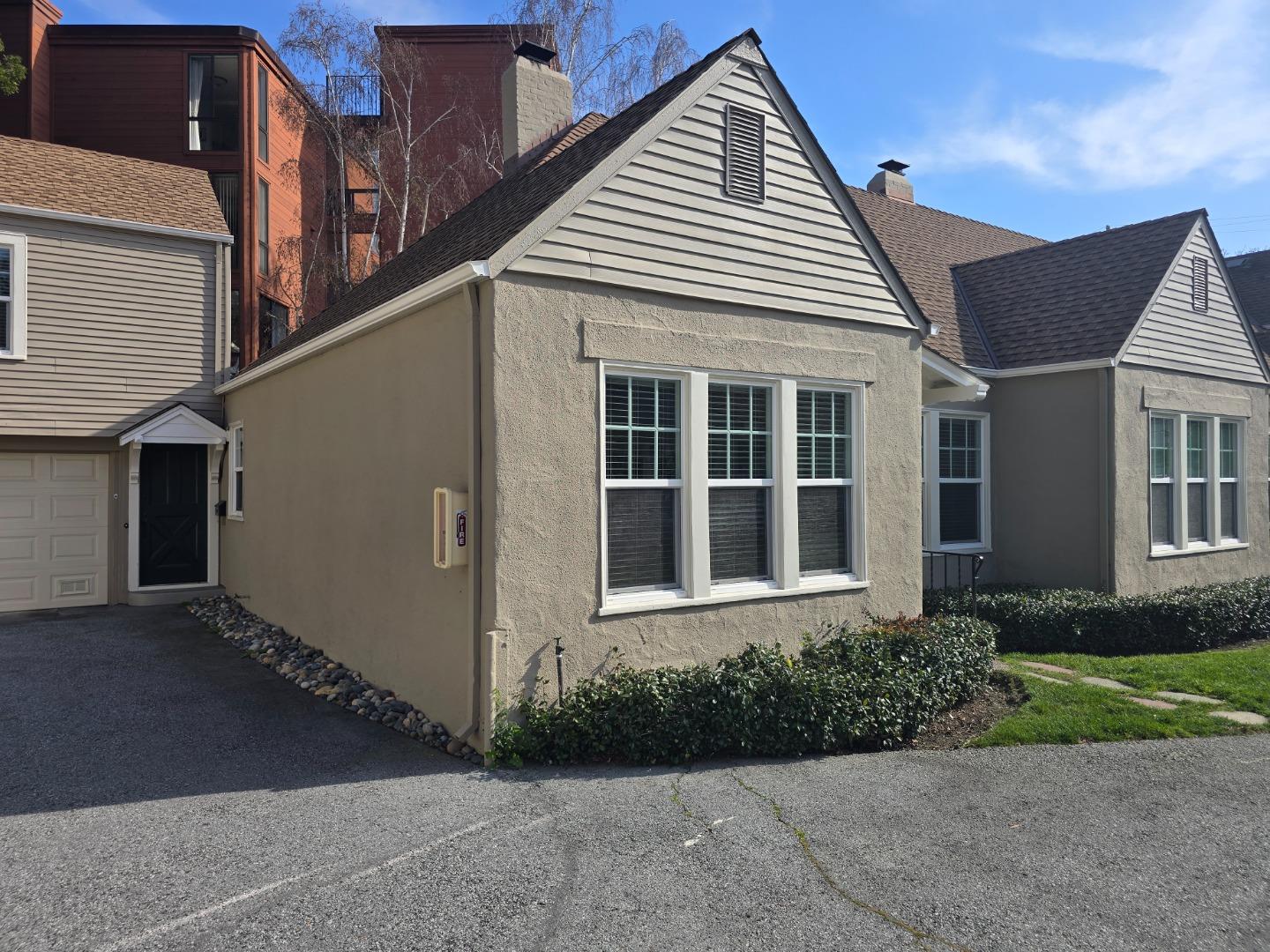 Detail Gallery Image 2 of 20 For 1218 Bellevue Ave #4,  Burlingame,  CA 94010 - 1 Beds | 1 Baths