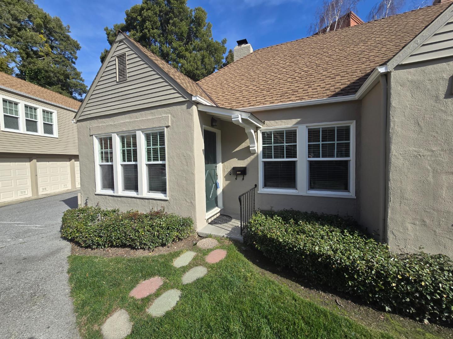 Detail Gallery Image 4 of 20 For 1218 Bellevue Ave #4,  Burlingame,  CA 94010 - 1 Beds | 1 Baths