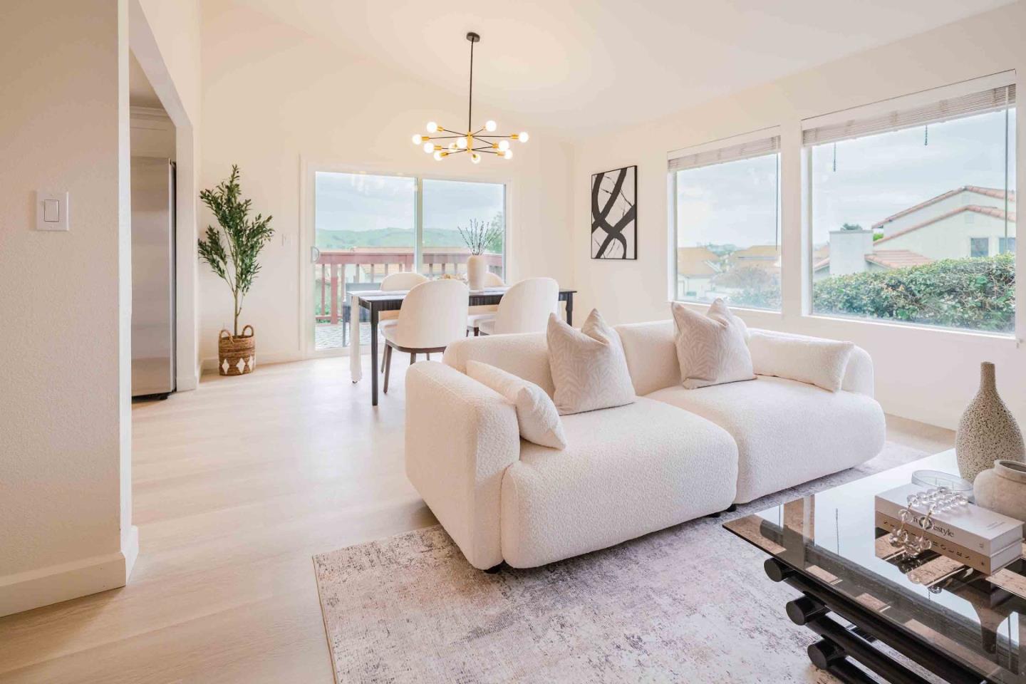 Detail Gallery Image 12 of 33 For 420 via Primavera Dr, San Jose,  CA 95111 - 3 Beds | 3 Baths