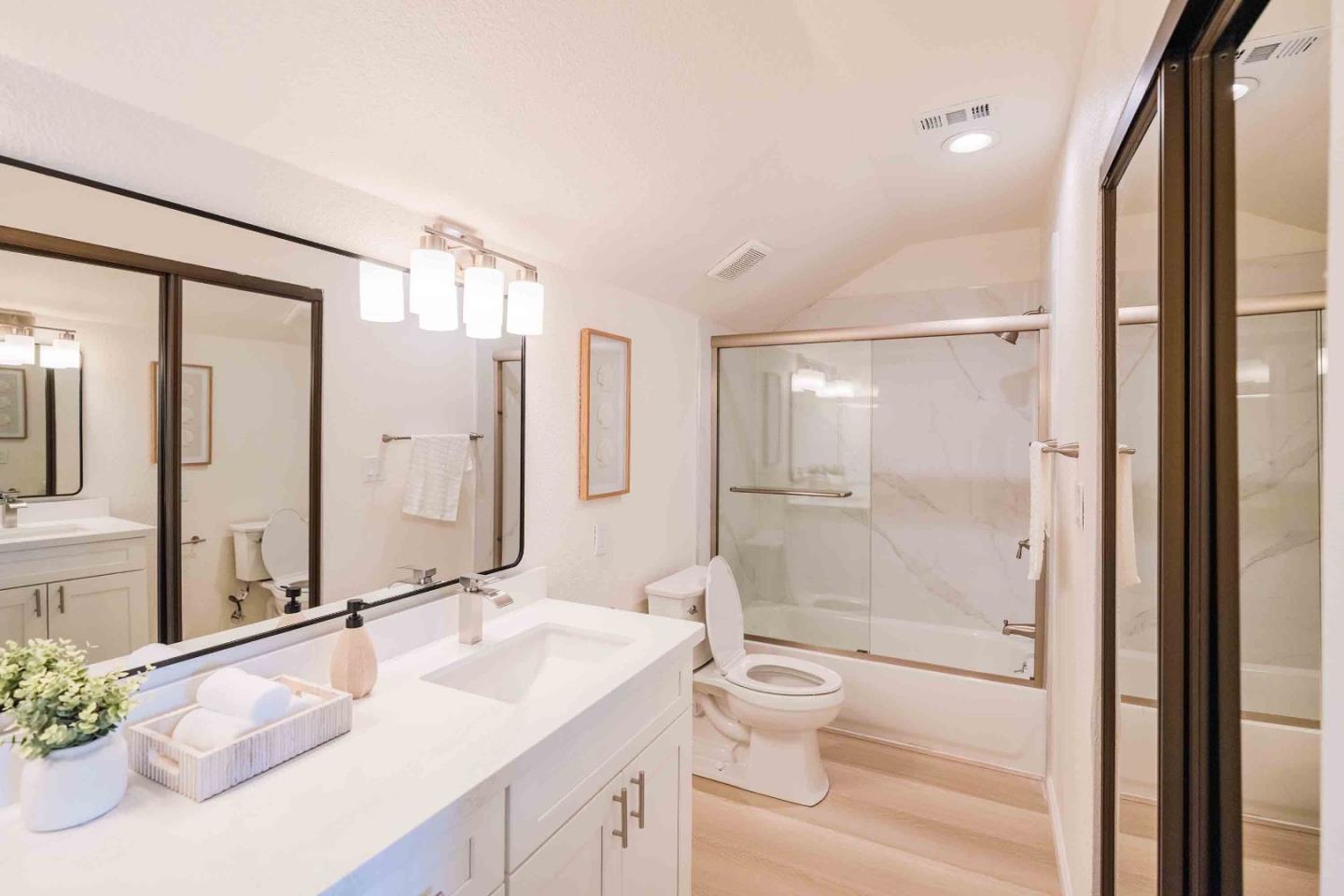 Detail Gallery Image 17 of 33 For 420 via Primavera Dr, San Jose,  CA 95111 - 3 Beds | 3 Baths