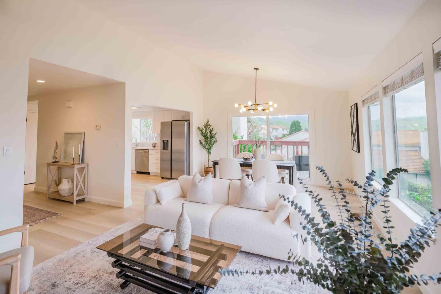 Detail Gallery Image 6 of 33 For 420 via Primavera Dr, San Jose,  CA 95111 - 3 Beds | 3 Baths