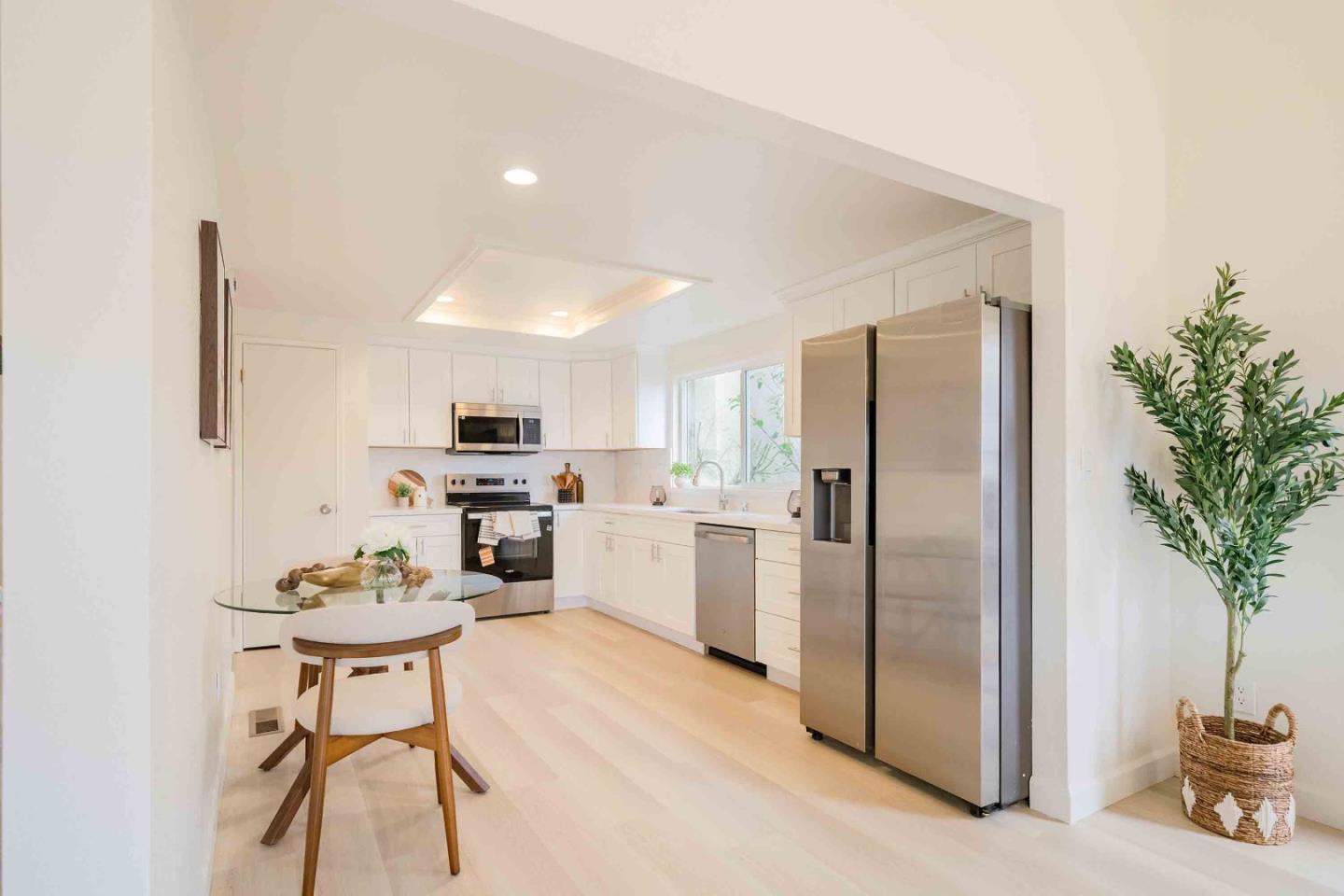 Detail Gallery Image 7 of 33 For 420 via Primavera Dr, San Jose,  CA 95111 - 3 Beds | 3 Baths