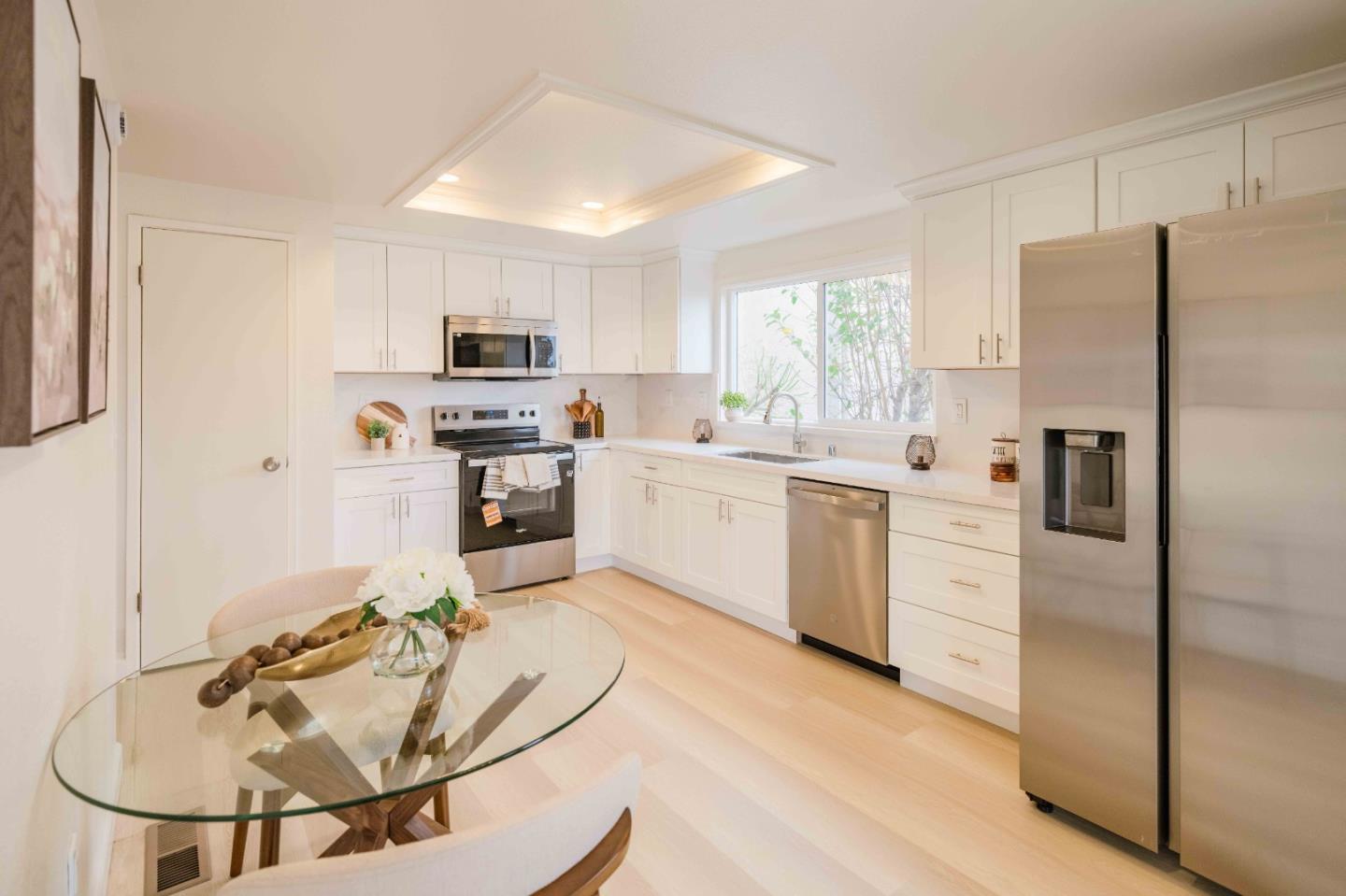 Detail Gallery Image 8 of 33 For 420 via Primavera Dr, San Jose,  CA 95111 - 3 Beds | 3 Baths