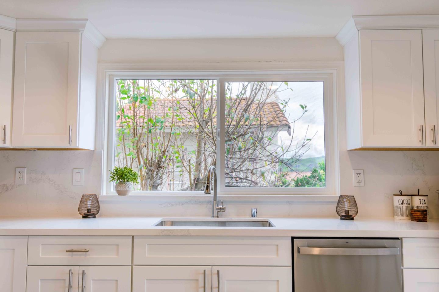 Detail Gallery Image 9 of 33 For 420 via Primavera Dr, San Jose,  CA 95111 - 3 Beds | 3 Baths