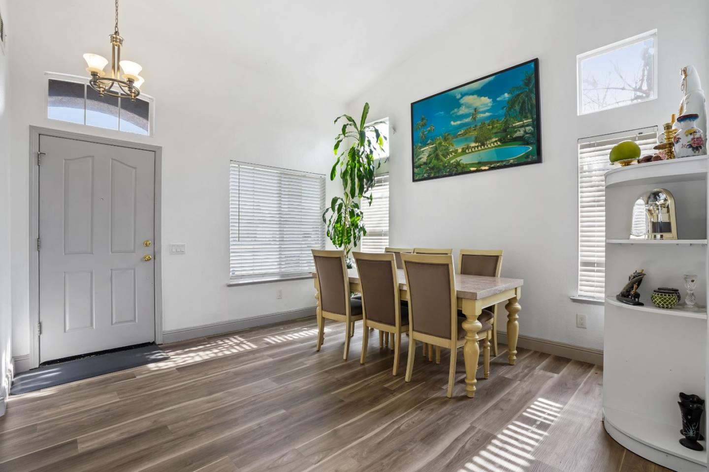 Detail Gallery Image 2 of 45 For 5301 Sage Ct, Stockton,  CA 95219 - 3 Beds | 2/1 Baths