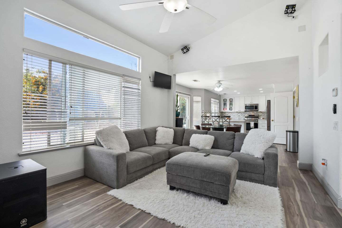 Detail Gallery Image 6 of 45 For 5301 Sage Ct, Stockton,  CA 95219 - 3 Beds | 2/1 Baths