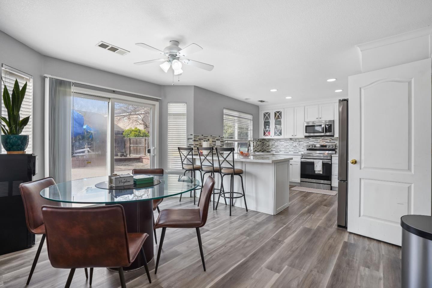 Detail Gallery Image 8 of 45 For 5301 Sage Ct, Stockton,  CA 95219 - 3 Beds | 2/1 Baths