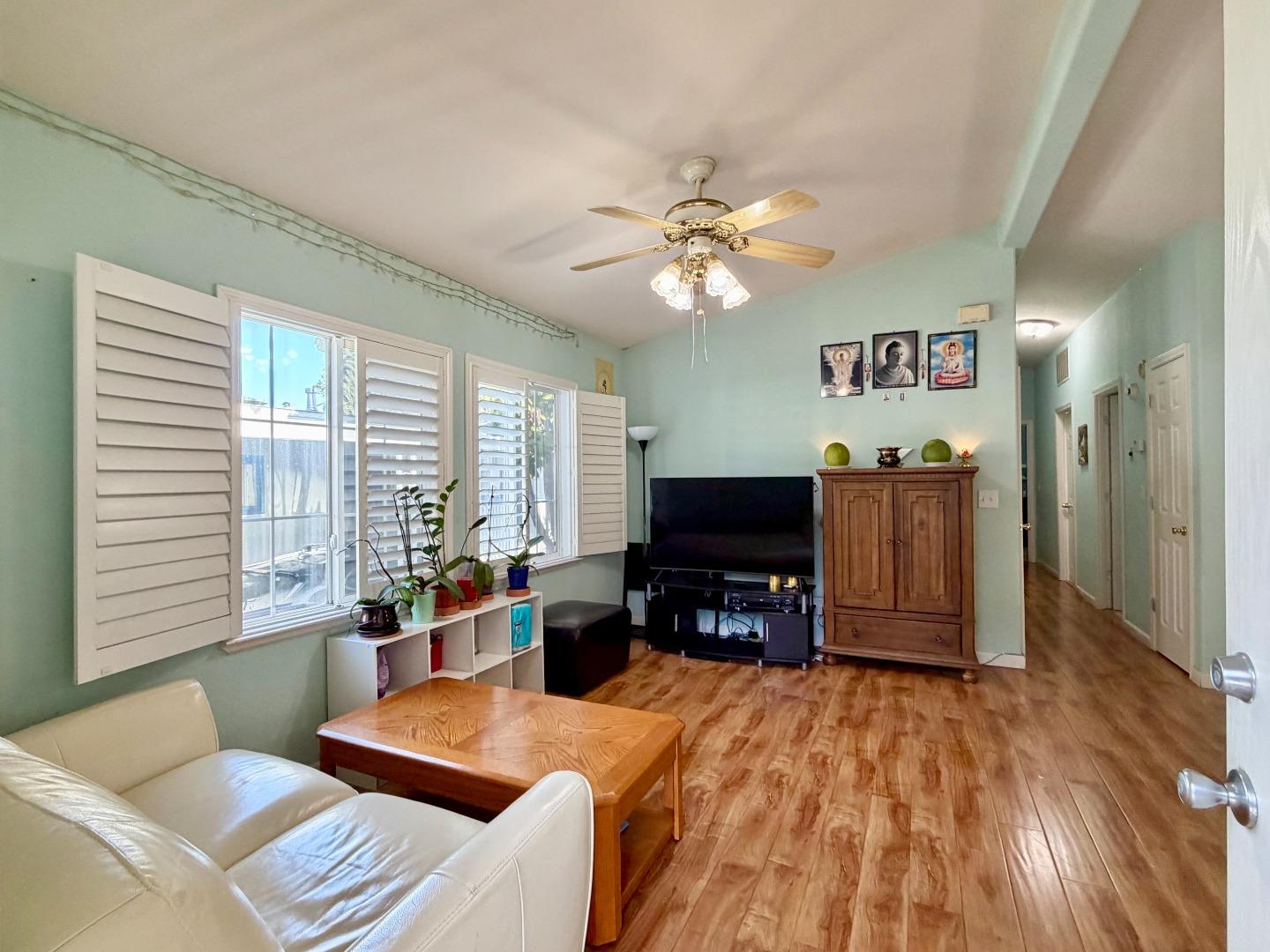 Detail Gallery Image 4 of 25 For 411 Lewis Rd #419,  San Jose,  CA 95111 - 3 Beds | 2 Baths