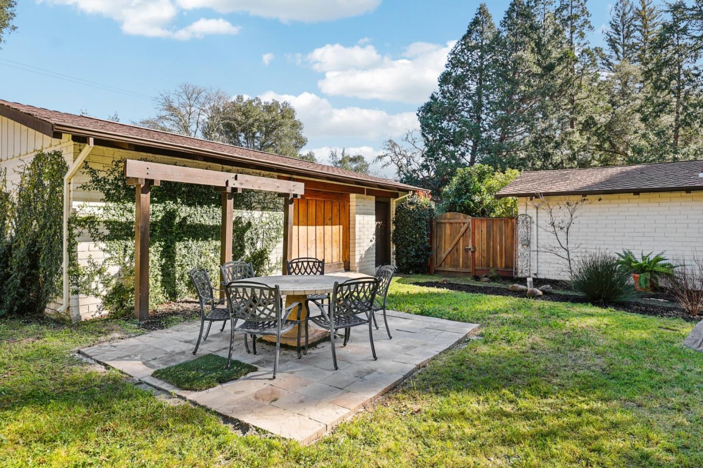 Detail Gallery Image 19 of 29 For 6600 Redwood Retreat Rd, Gilroy,  CA 95020 - 2 Beds | 1 Baths