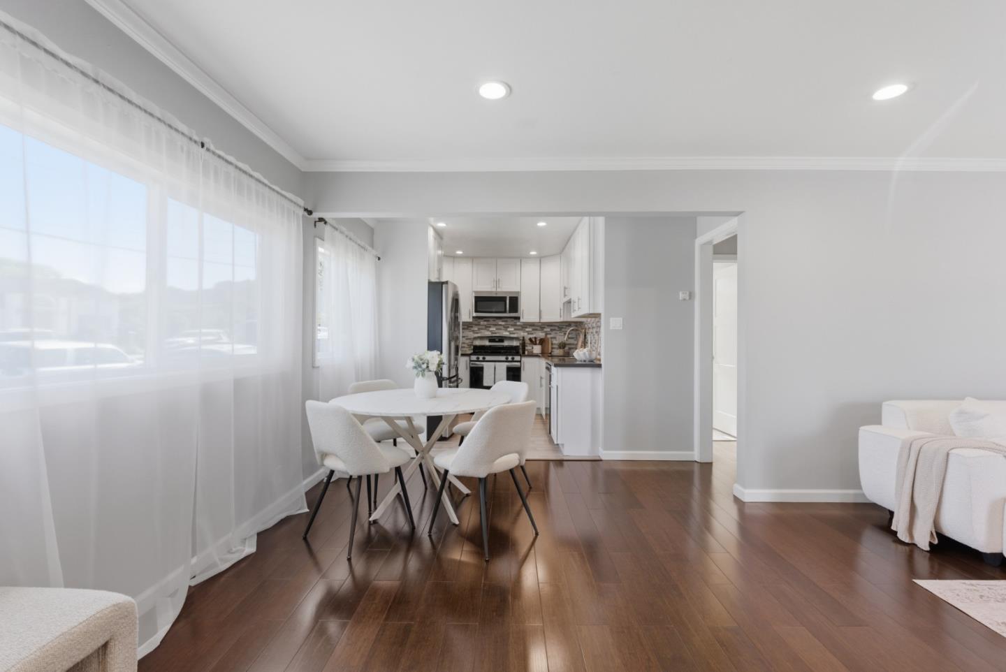 Detail Gallery Image 13 of 32 For 864 Alta Loma Dr, South San Francisco,  CA 94080 - 3 Beds | 1 Baths