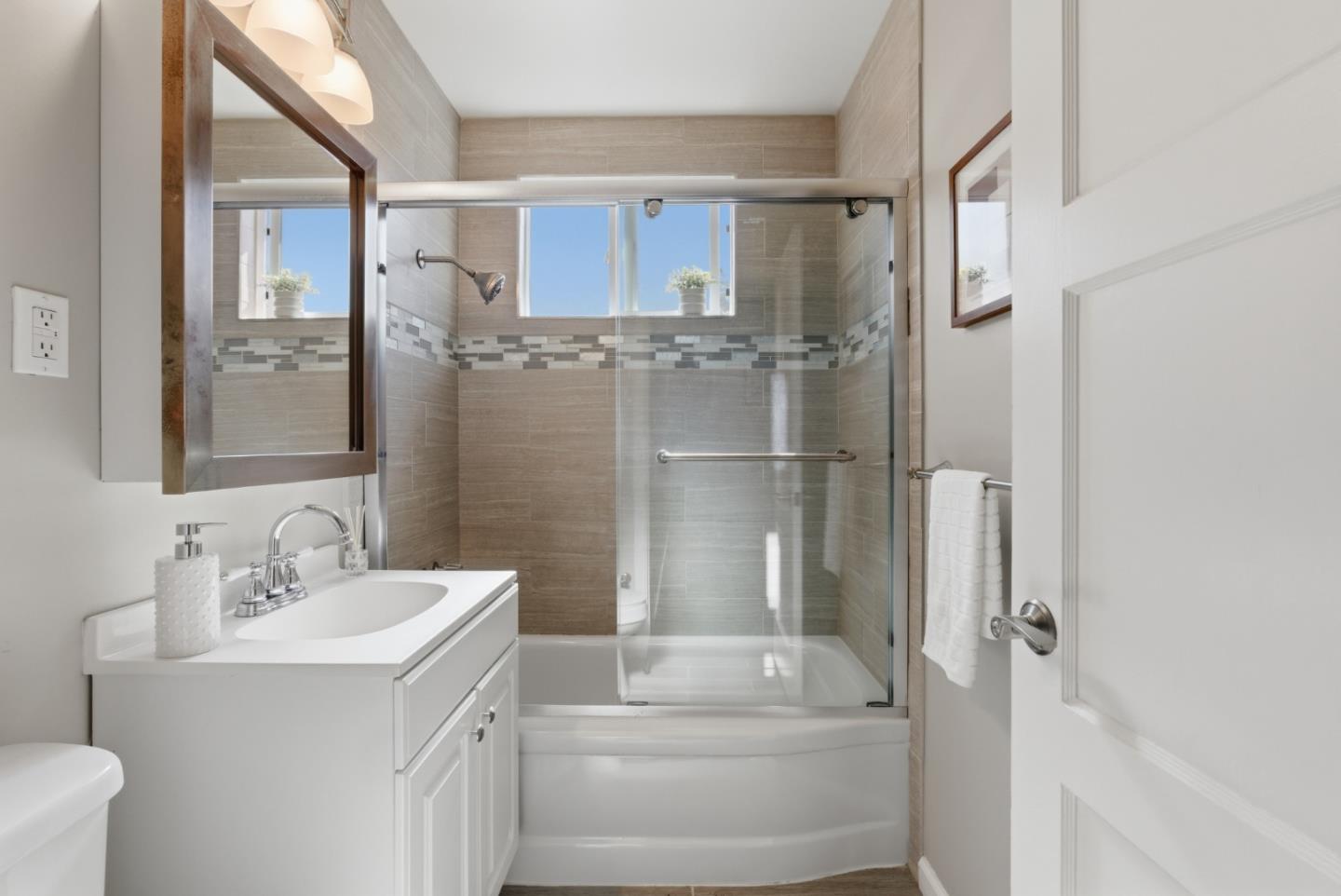 Detail Gallery Image 24 of 32 For 864 Alta Loma Dr, South San Francisco,  CA 94080 - 3 Beds | 1 Baths