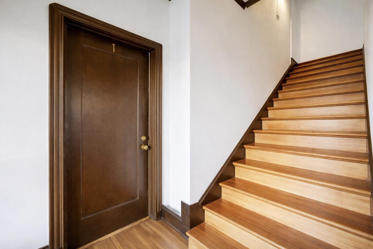 Detail Gallery Image 2 of 7 For 2366 Virginia St #1,  Berkeley,  CA 94709 - 3 Beds | 1 Baths
