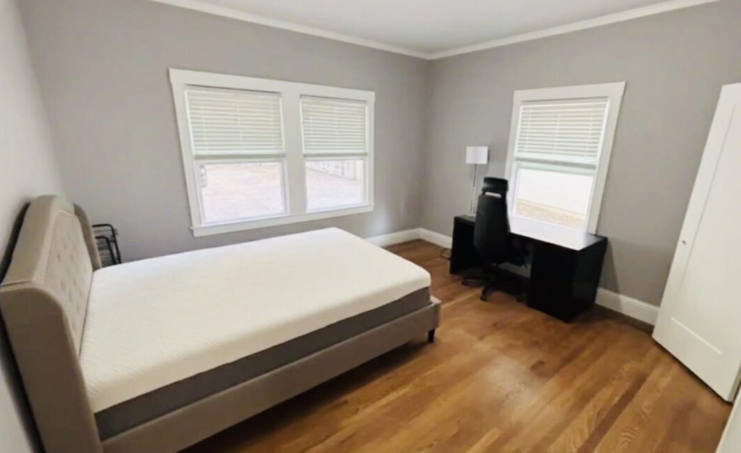 Detail Gallery Image 3 of 7 For 2366 Virginia St #1,  Berkeley,  CA 94709 - 3 Beds | 1 Baths