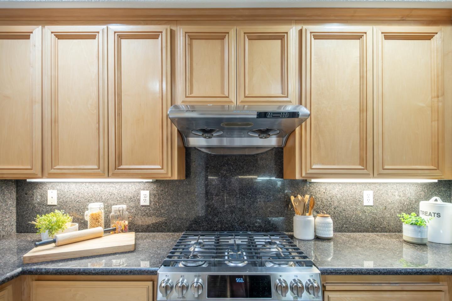 Detail Gallery Image 17 of 44 For 18060 King Ct, Saratoga,  CA 95070 - 3 Beds | 2/1 Baths