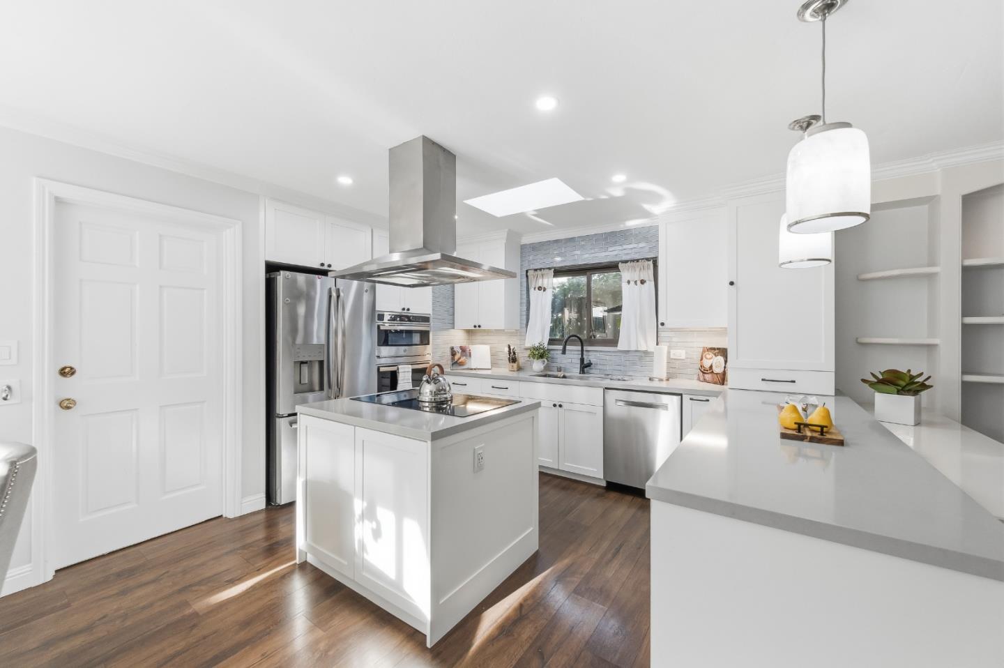 Detail Gallery Image 7 of 32 For 247 Pelican Ct, Foster City,  CA 94404 - 4 Beds | 2 Baths