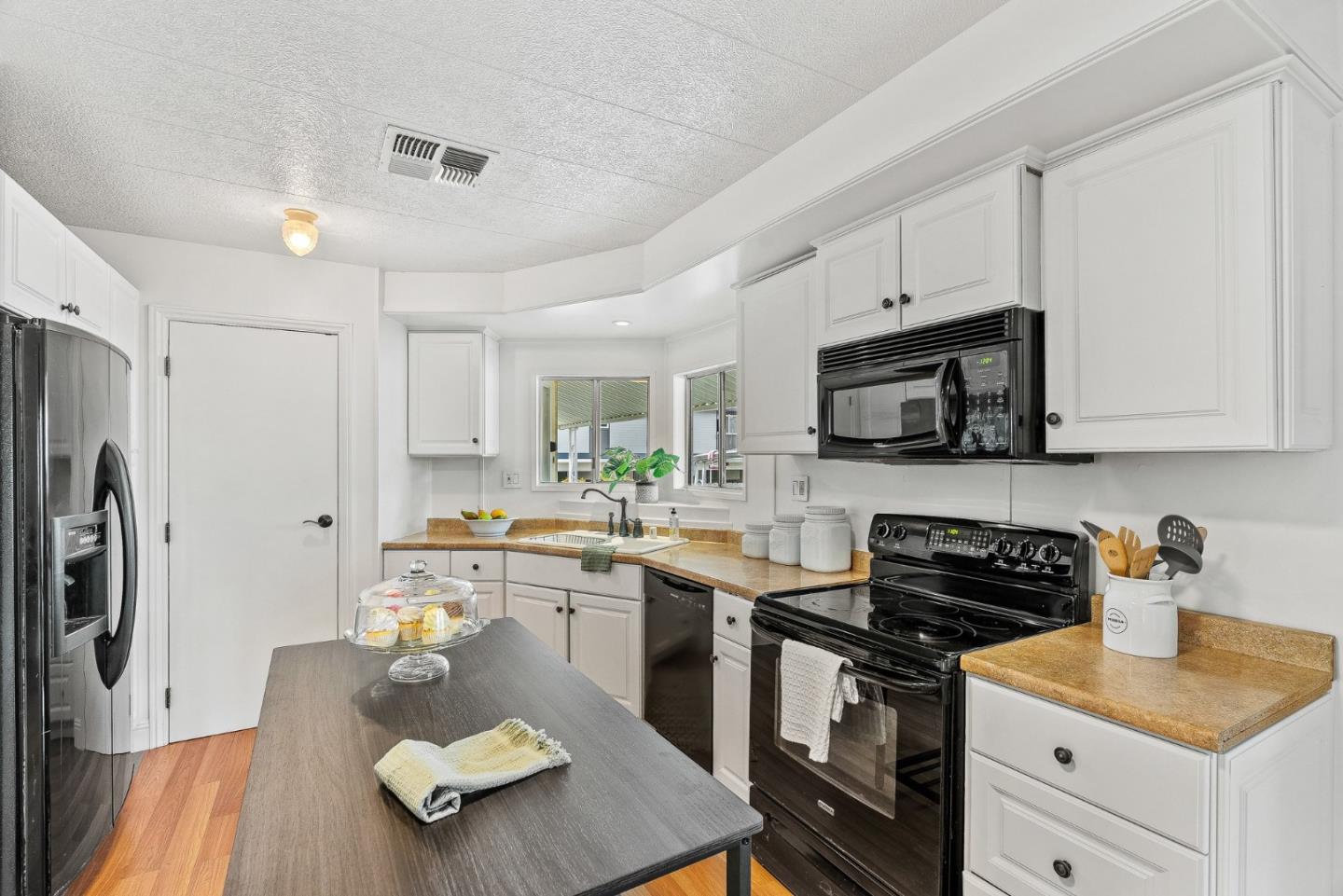 Detail Gallery Image 3 of 31 For 3128 Crescent Ave #75,  Marina,  CA 93933 - 3 Beds | 2 Baths