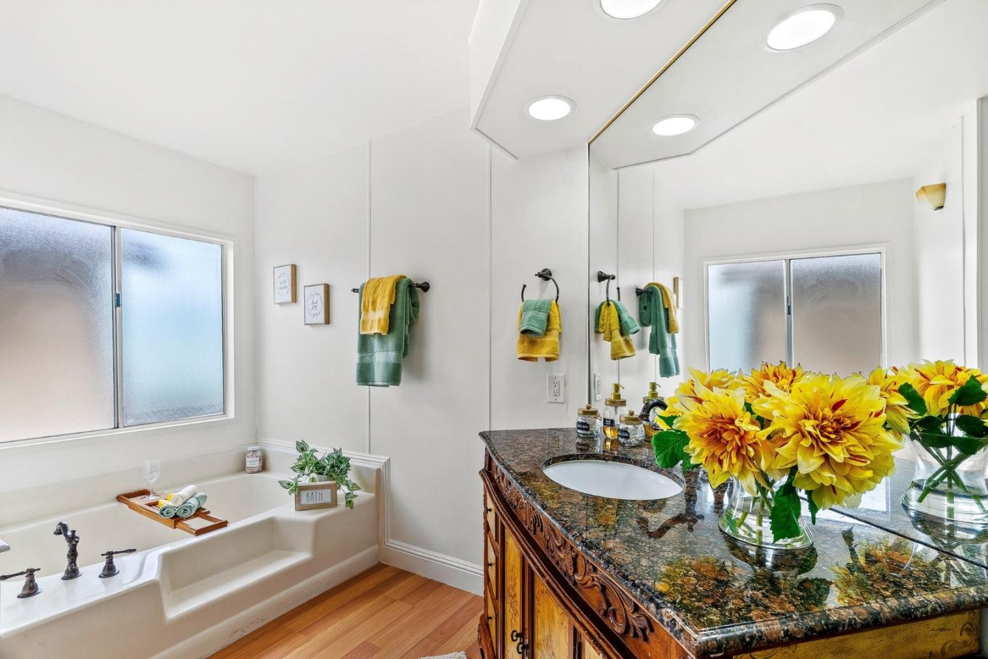 Detail Gallery Image 7 of 31 For 3128 Crescent Ave #75,  Marina,  CA 93933 - 3 Beds | 2 Baths