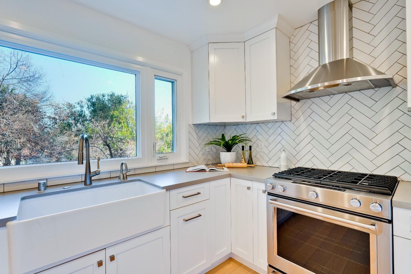 Detail Gallery Image 16 of 45 For 10741 Santa Lucia Rd, Cupertino,  CA 95014 - 3 Beds | 2 Baths