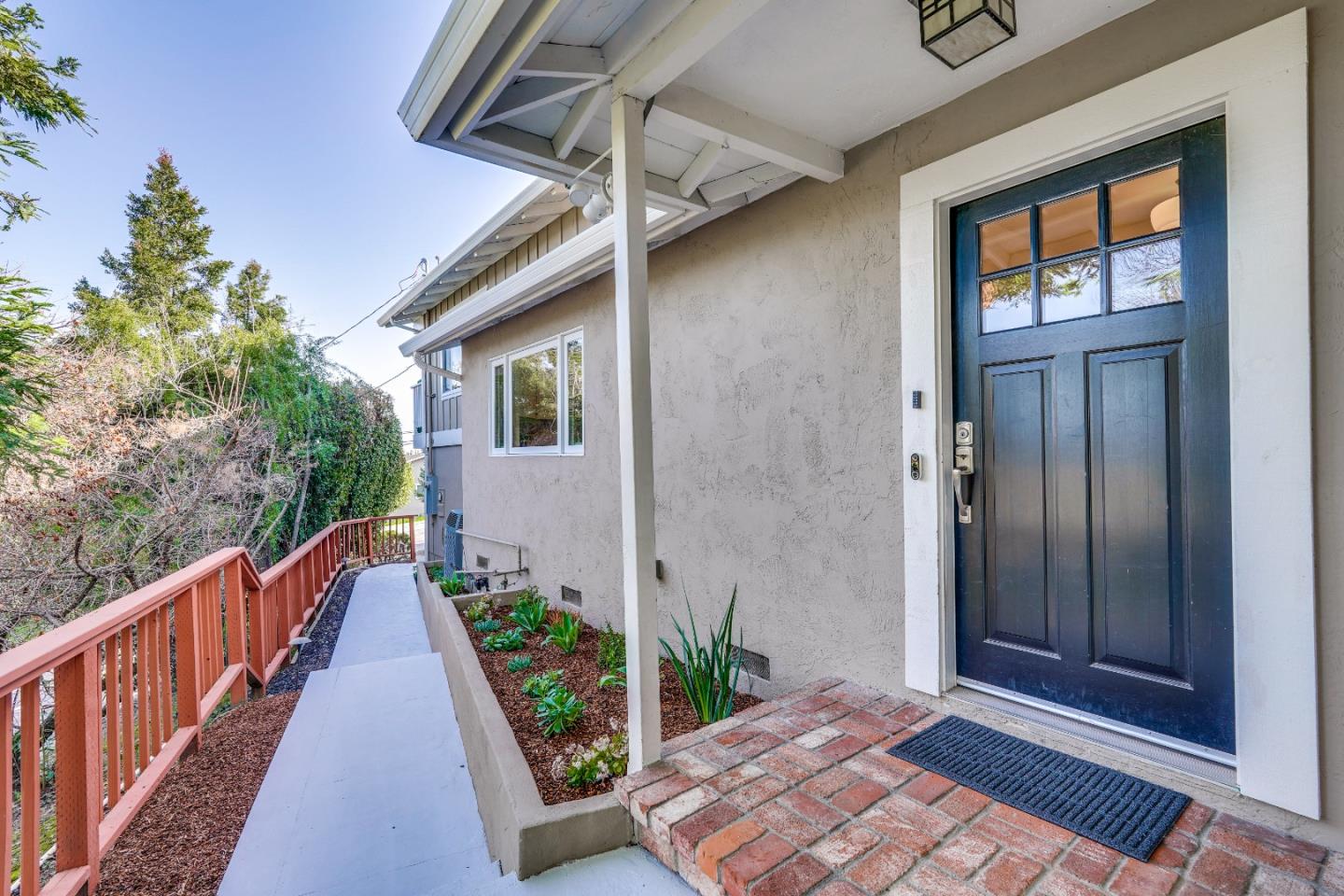 Detail Gallery Image 4 of 45 For 10741 Santa Lucia Rd, Cupertino,  CA 95014 - 3 Beds | 2 Baths