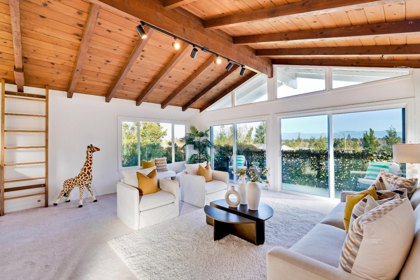 Detail Gallery Image 8 of 45 For 10741 Santa Lucia Rd, Cupertino,  CA 95014 - 3 Beds | 2 Baths