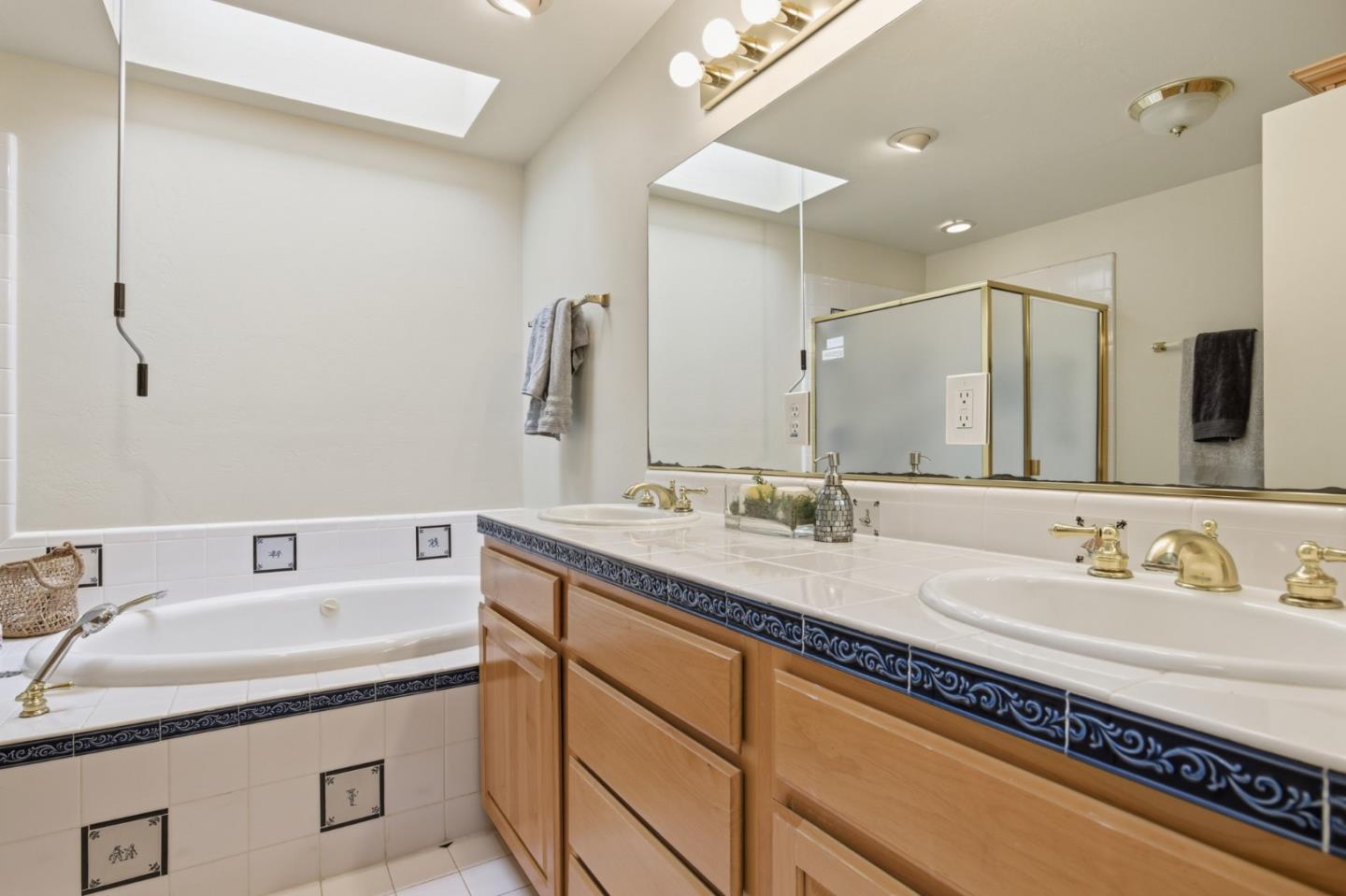 Detail Gallery Image 14 of 21 For 150 Shady Ln, Monterey,  CA 93940 - 3 Beds | 2 Baths