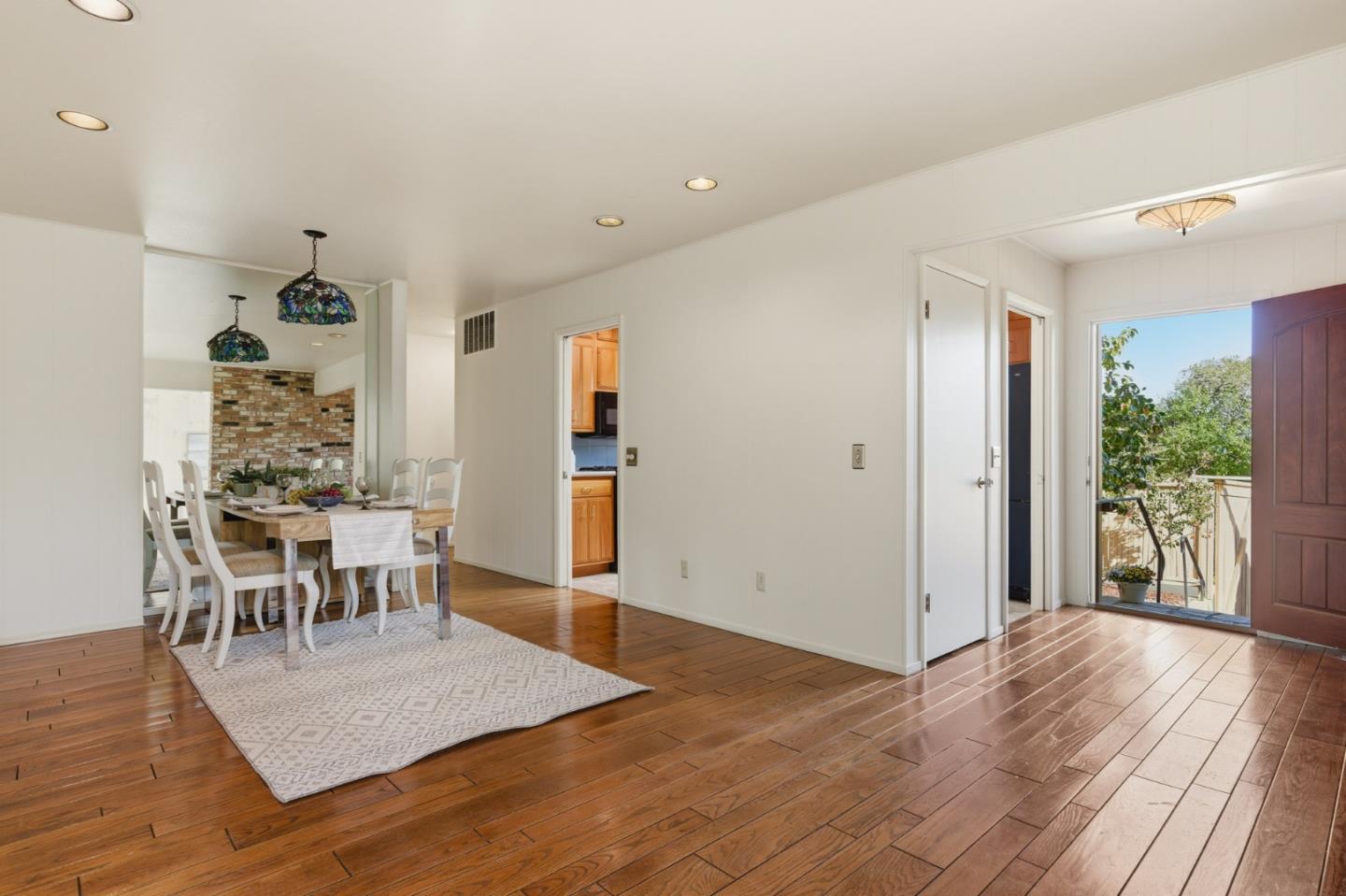 Detail Gallery Image 5 of 21 For 150 Shady Ln, Monterey,  CA 93940 - 3 Beds | 2 Baths