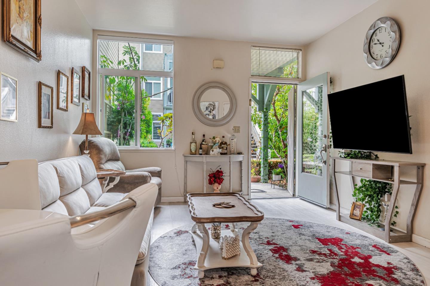 Detail Gallery Image 2 of 15 For 101 Blossom Cir #H,  San Mateo,  CA 94403 - 1 Beds | 1 Baths