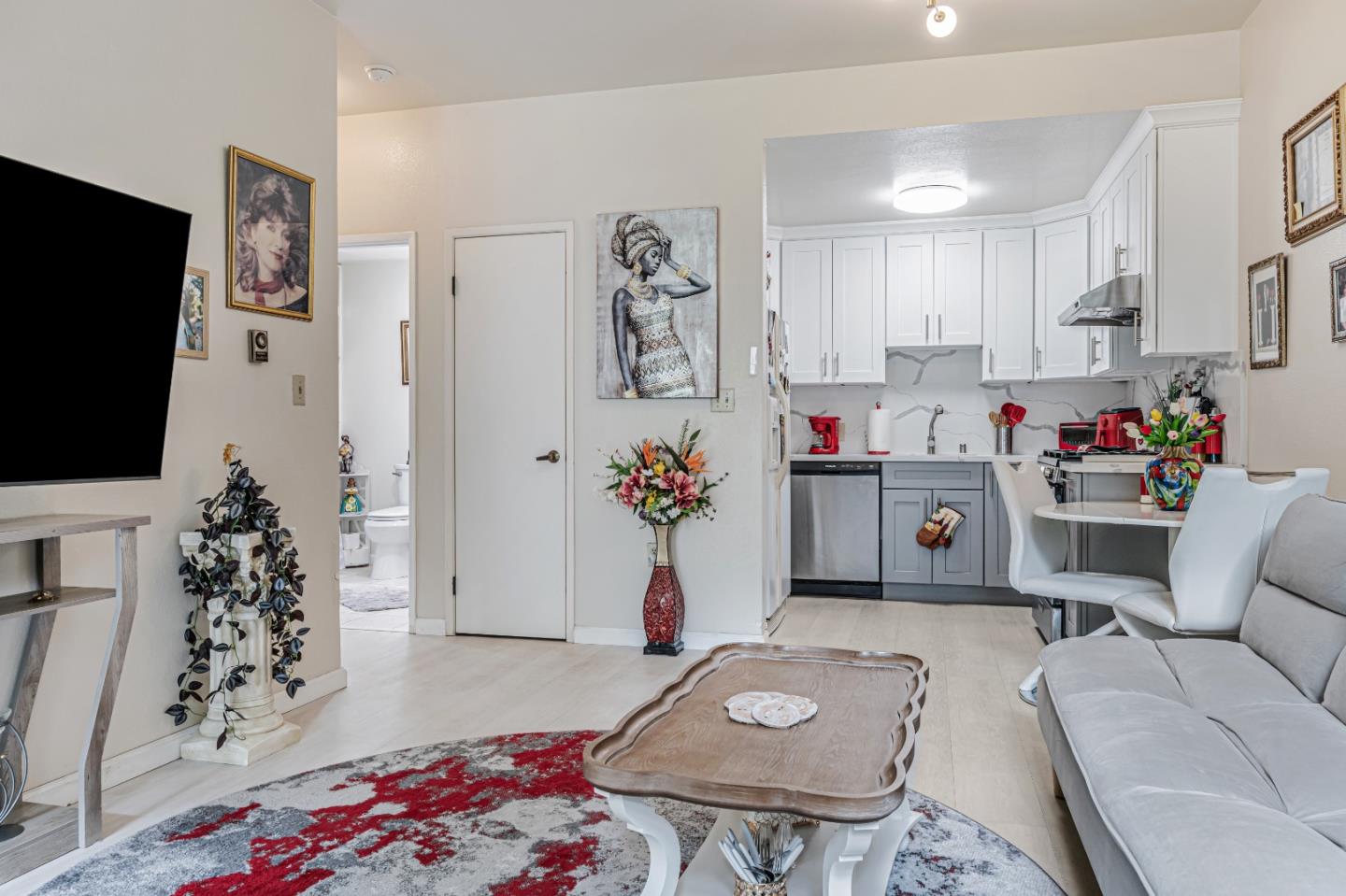 Detail Gallery Image 3 of 15 For 101 Blossom Cir #H,  San Mateo,  CA 94403 - 1 Beds | 1 Baths