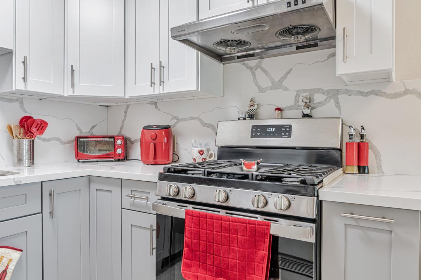 Detail Gallery Image 5 of 15 For 101 Blossom Cir #H,  San Mateo,  CA 94403 - 1 Beds | 1 Baths