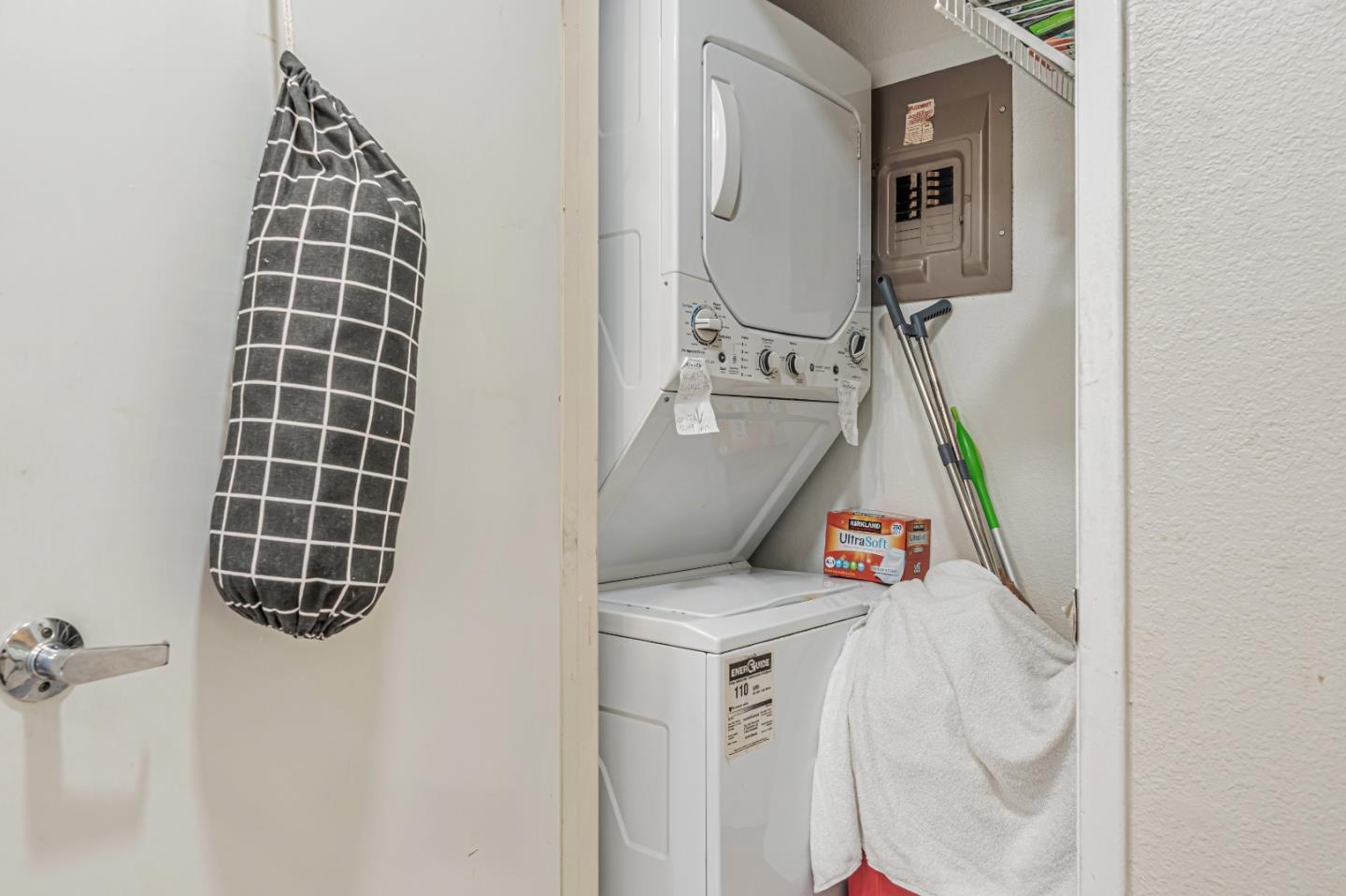 Detail Gallery Image 9 of 15 For 101 Blossom Cir #H,  San Mateo,  CA 94403 - 1 Beds | 1 Baths