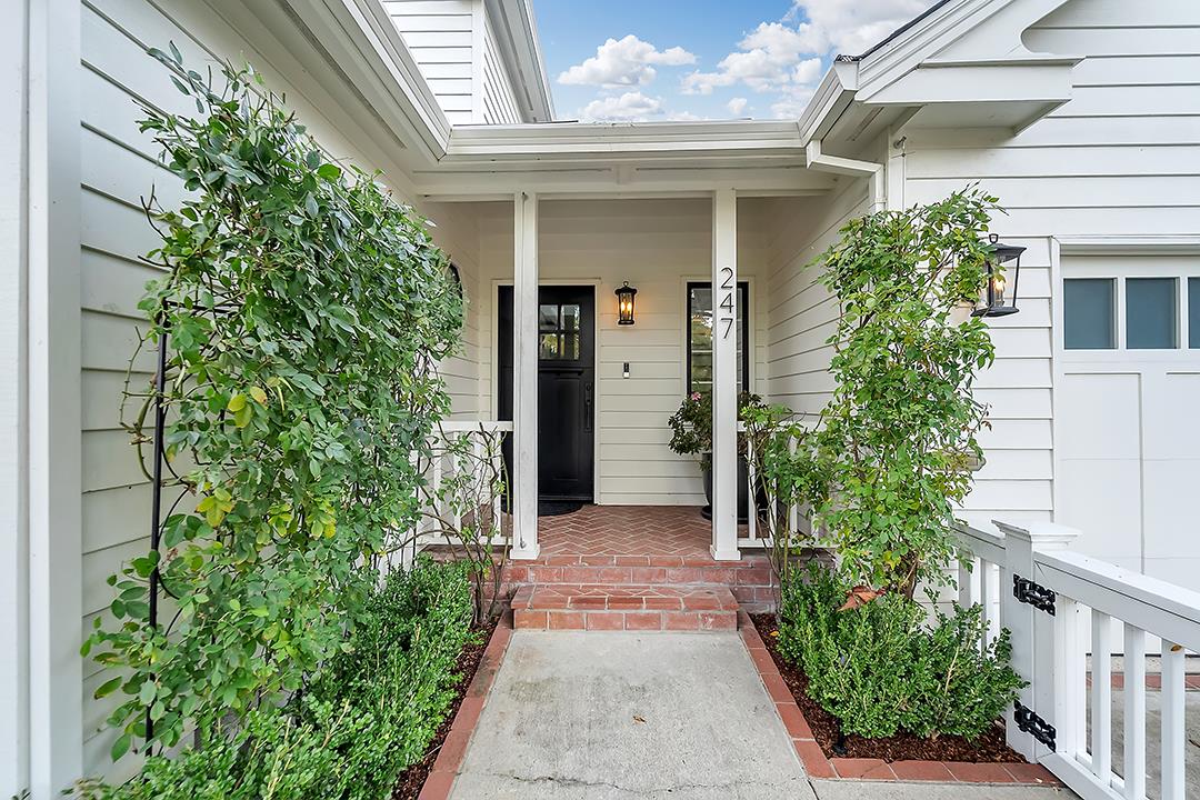 Detail Gallery Image 4 of 56 For 247 Edelen Ave, Los Gatos,  CA 95030 - 3 Beds | 2/1 Baths