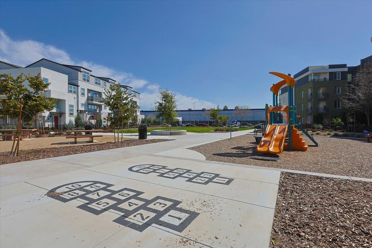 Detail Gallery Image 20 of 32 For 1863 Dobbin Dr, San Jose,  CA 95133 - 3 Beds | 3 Baths