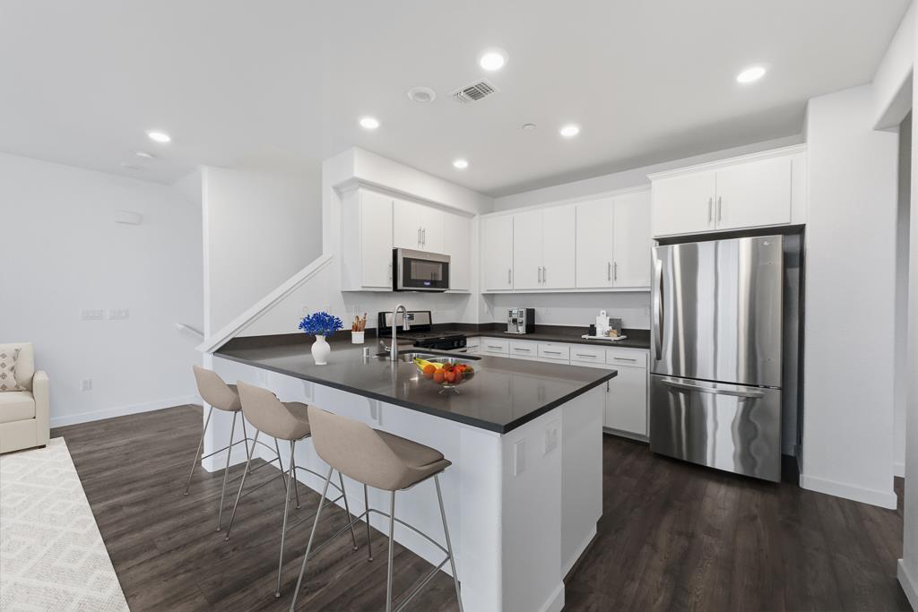 Detail Gallery Image 4 of 32 For 1863 Dobbin Dr, San Jose,  CA 95133 - 3 Beds | 3 Baths