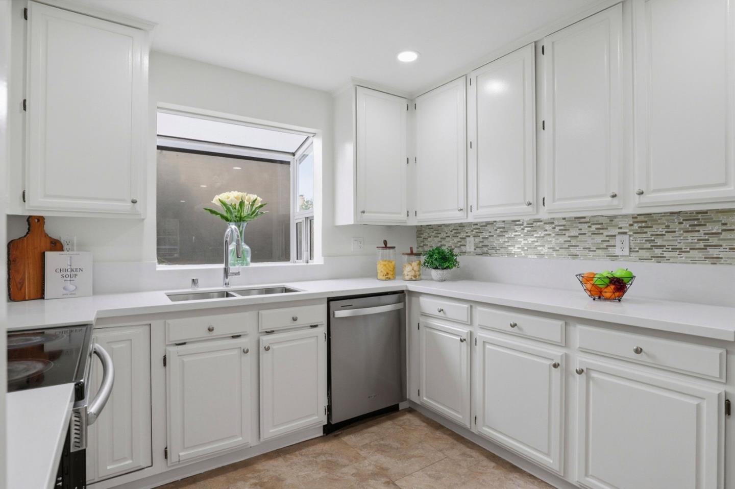 Detail Gallery Image 11 of 39 For 9130 Rancho Hills Dr, Gilroy,  CA 95020 - 3 Beds | 2/1 Baths