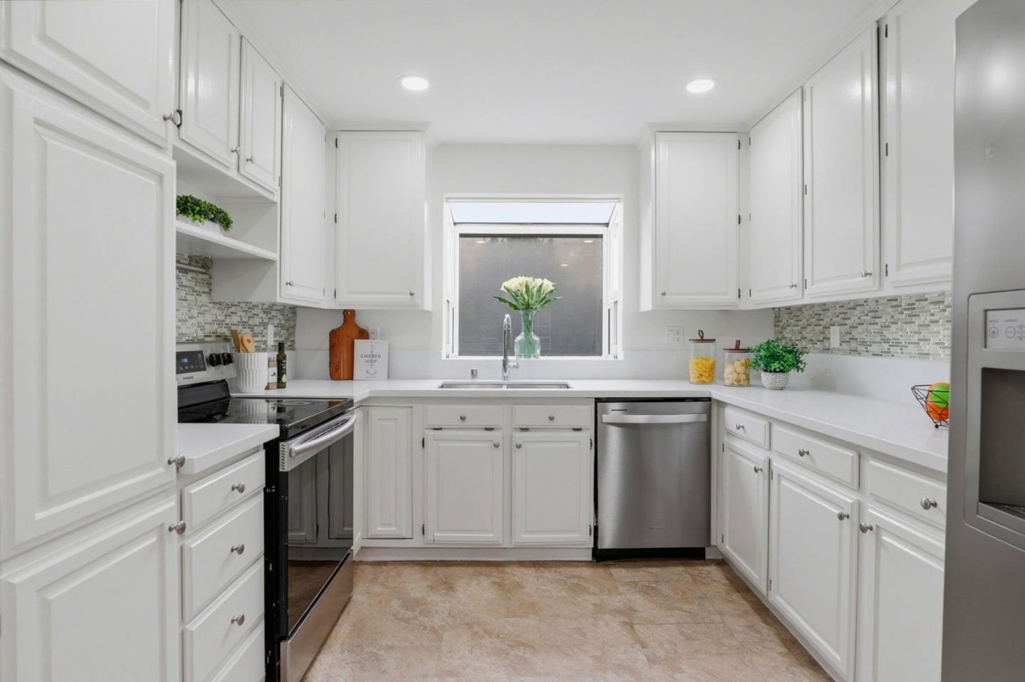 Detail Gallery Image 12 of 39 For 9130 Rancho Hills Dr, Gilroy,  CA 95020 - 3 Beds | 2/1 Baths