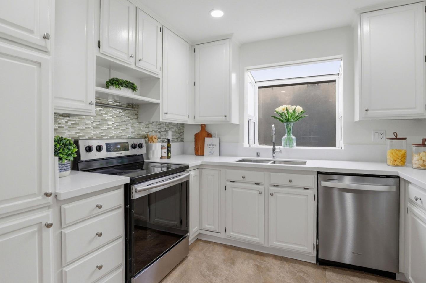 Detail Gallery Image 13 of 39 For 9130 Rancho Hills Dr, Gilroy,  CA 95020 - 3 Beds | 2/1 Baths